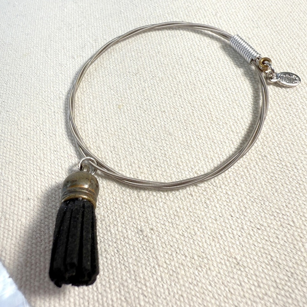 Strung Bracelet Silver-Tone Wire Bangle Black‎ Suede Tassel Pendant